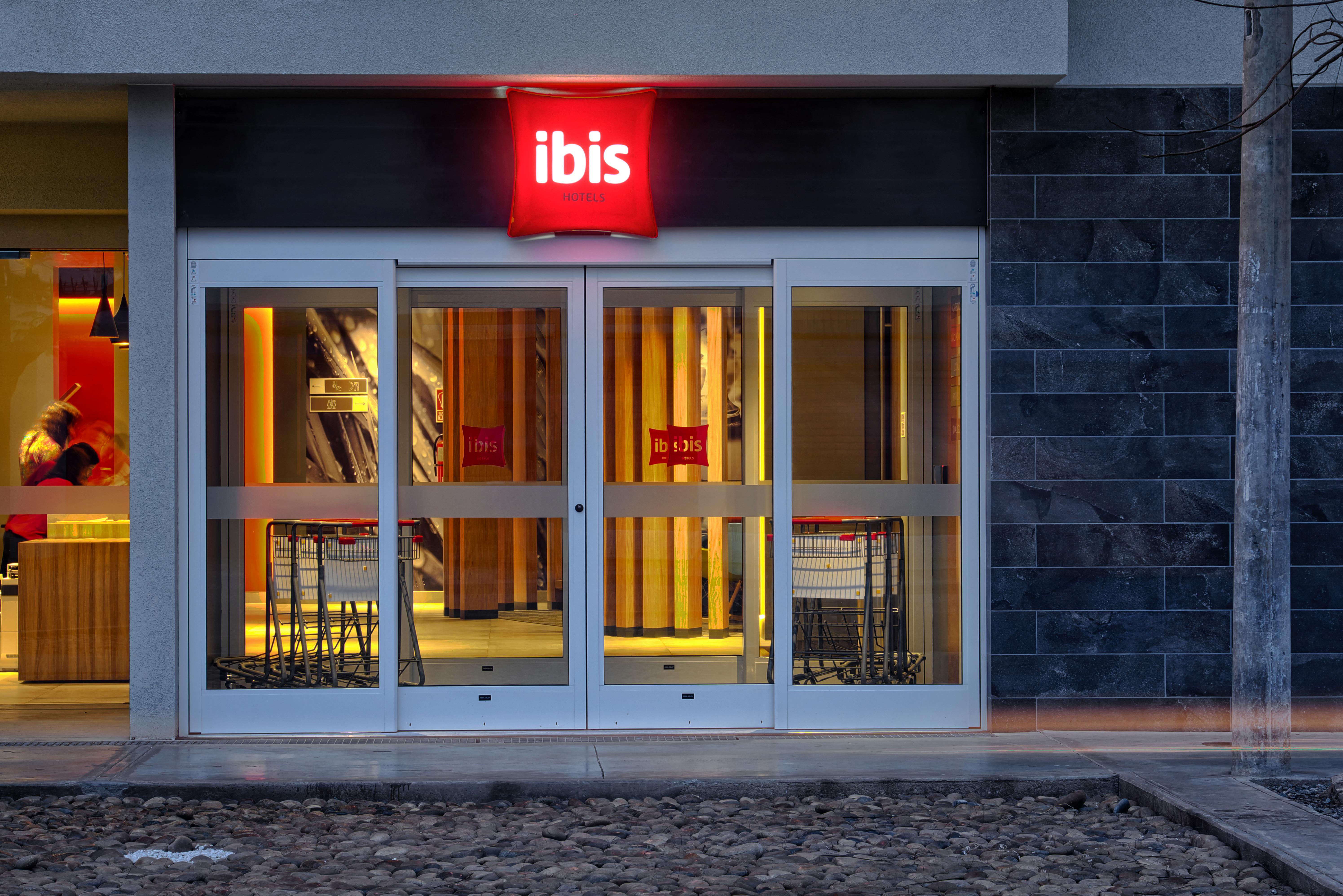 Ibis Trujillo Hotel Exterior foto